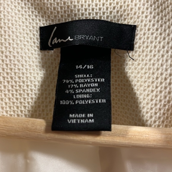 Lightly loved Lane Bryant size 14/16 ivory/winter white trench coat. - Picture 2 of 4